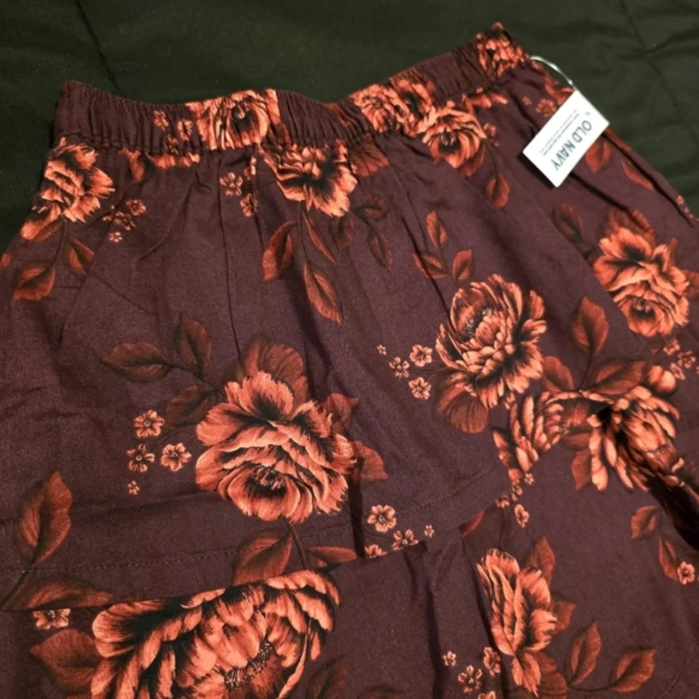 Old Navy‎ Girl's Floral Tiered Skirt Burgundy NWT Size Medium 8